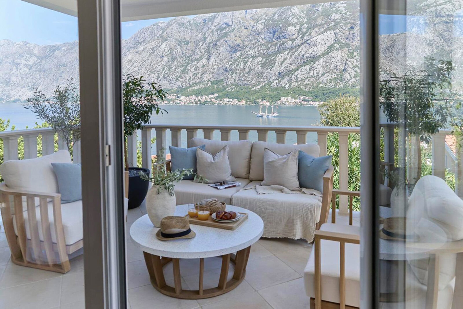 12 1 3bdr villa with a pool and open sea view