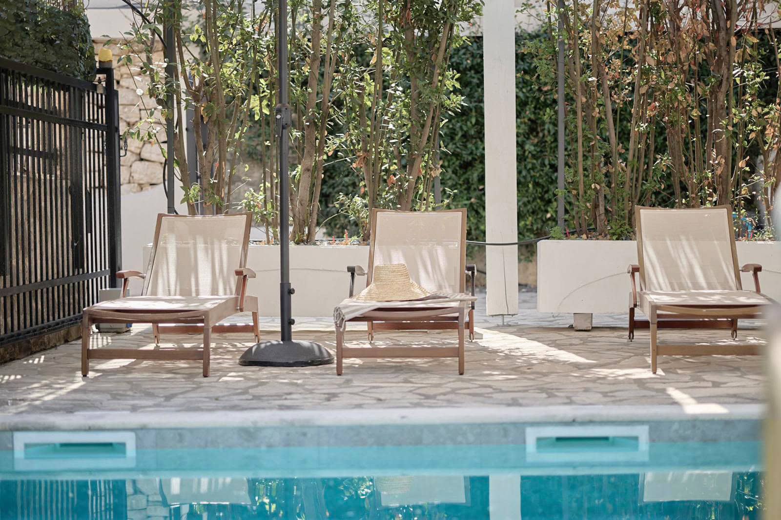 22 3bdr villa with a pool and open sea view