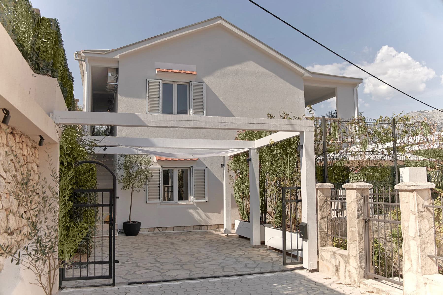 3 3bdr villa with a pool and open sea view