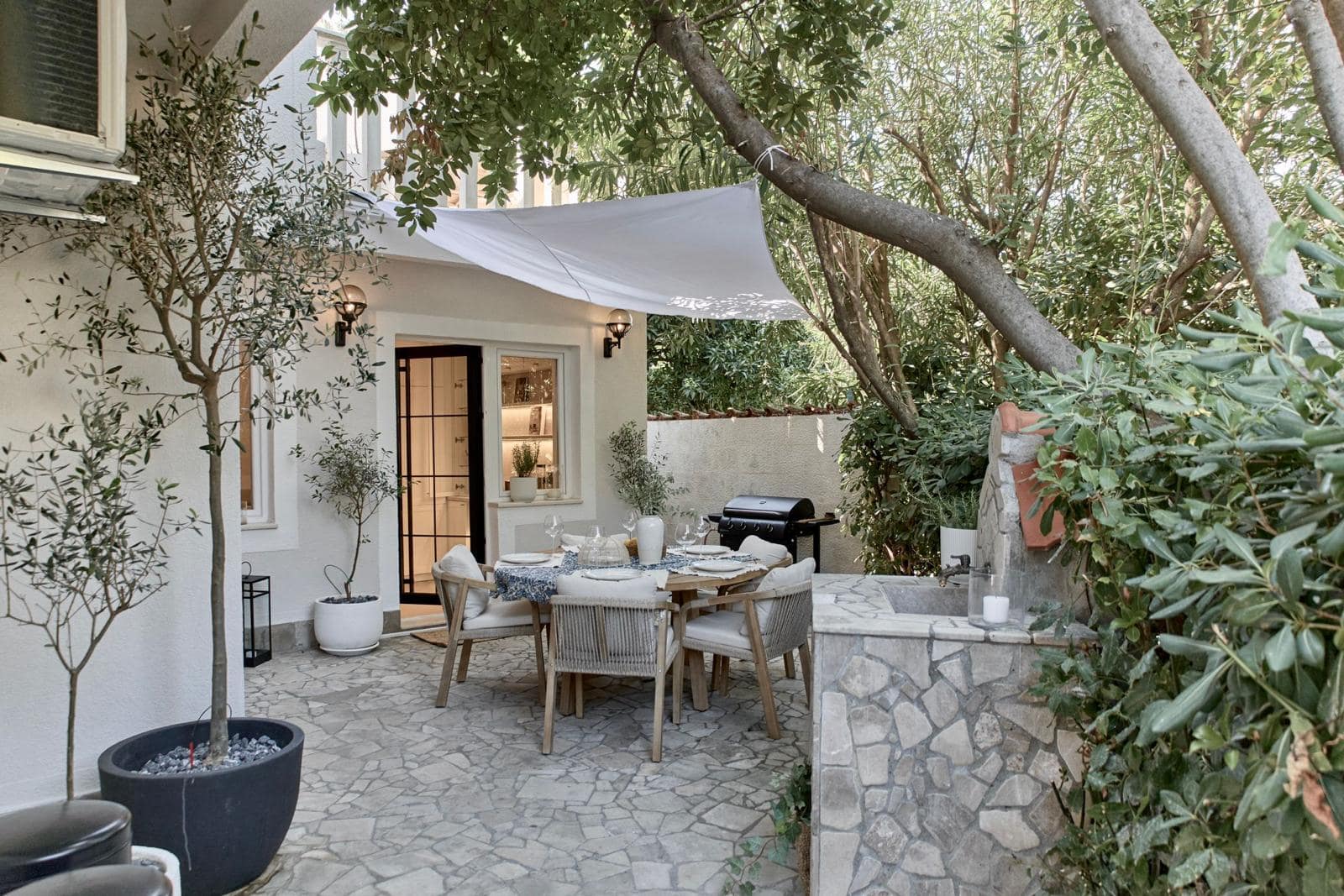 4 3bdr villa with a pool and open sea view