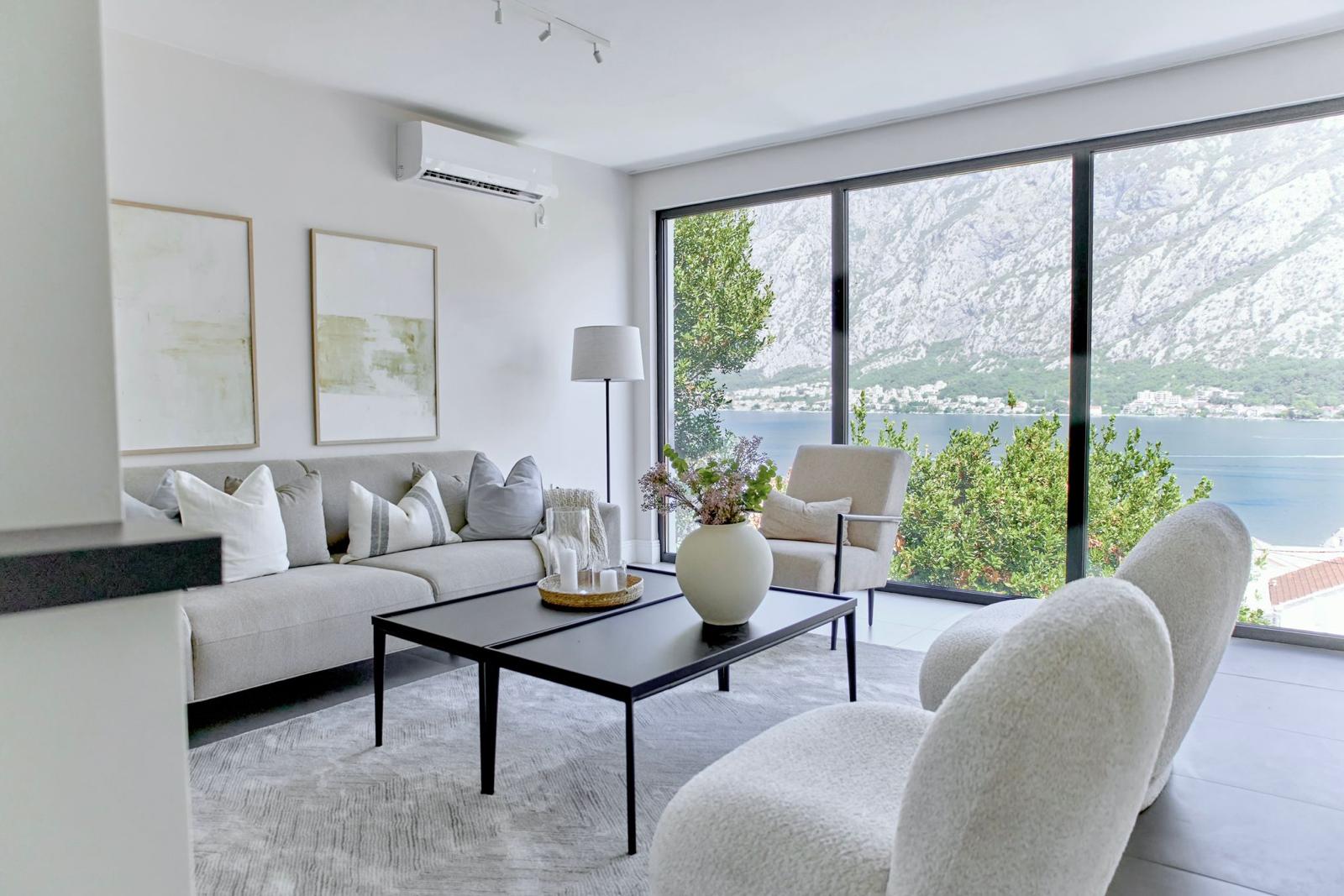 6 3bdr villa with a pool and open sea view