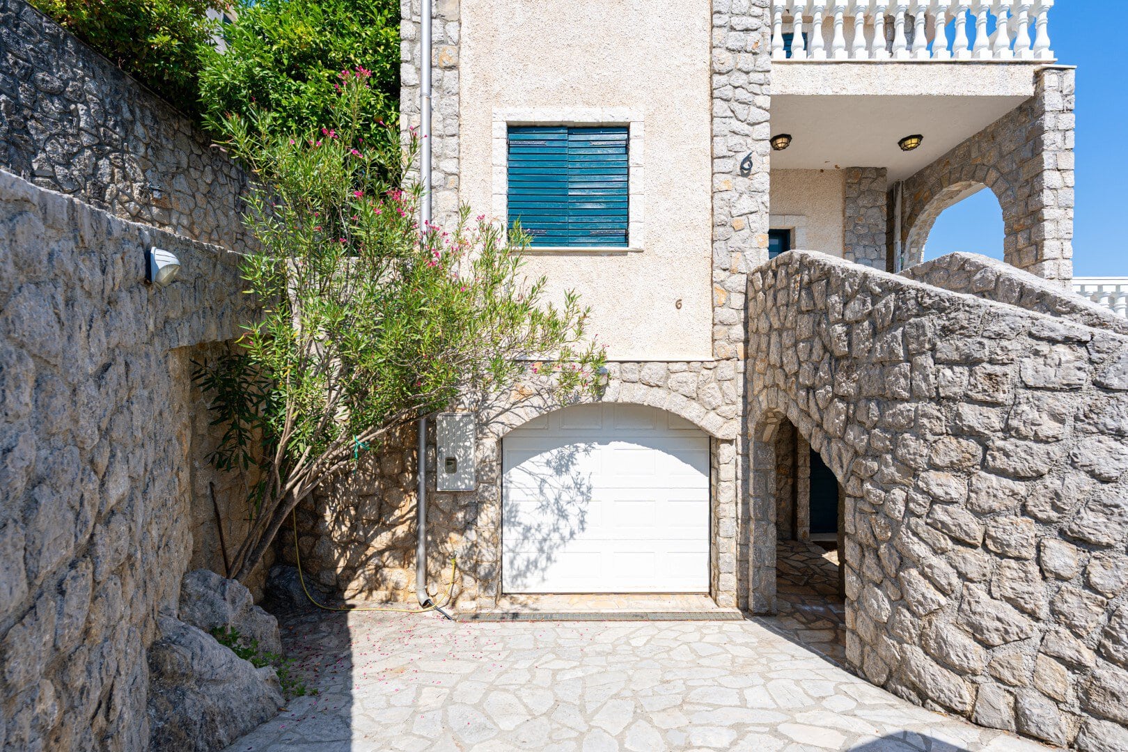 Vila Kostanjica 6