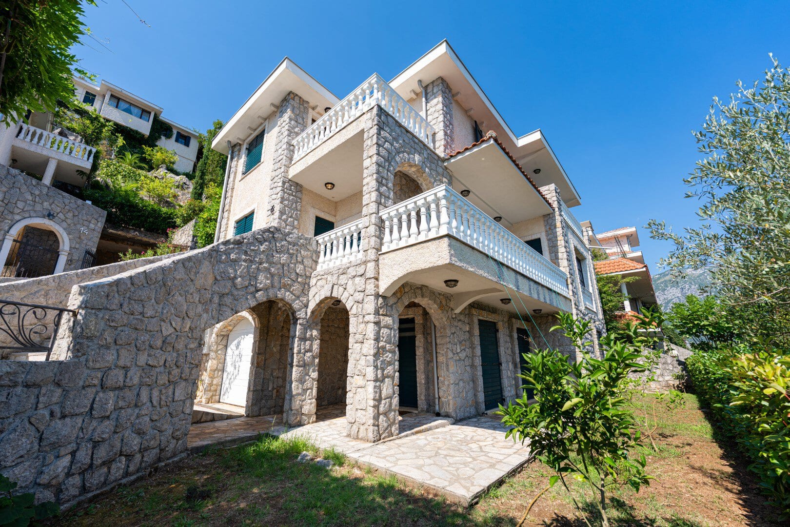 Vila Kostanjica 8
