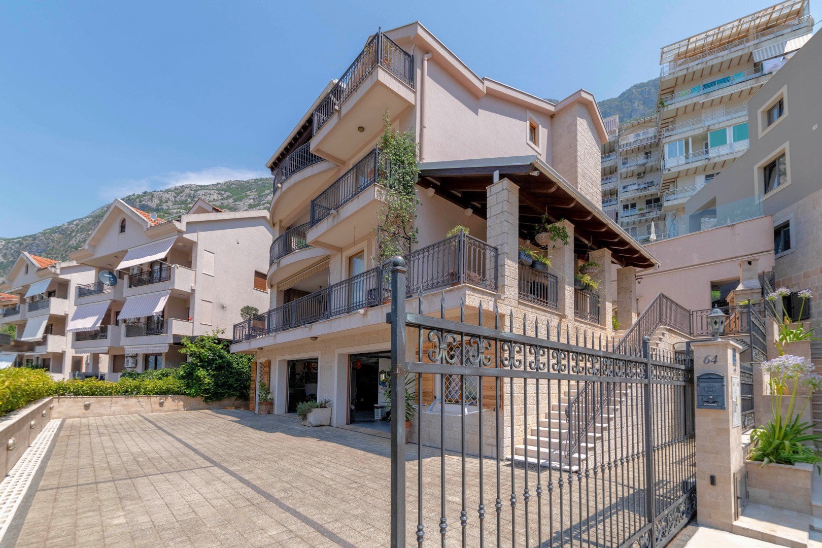 0 1 villa with apartmernts and a pool Dobrota Kotor