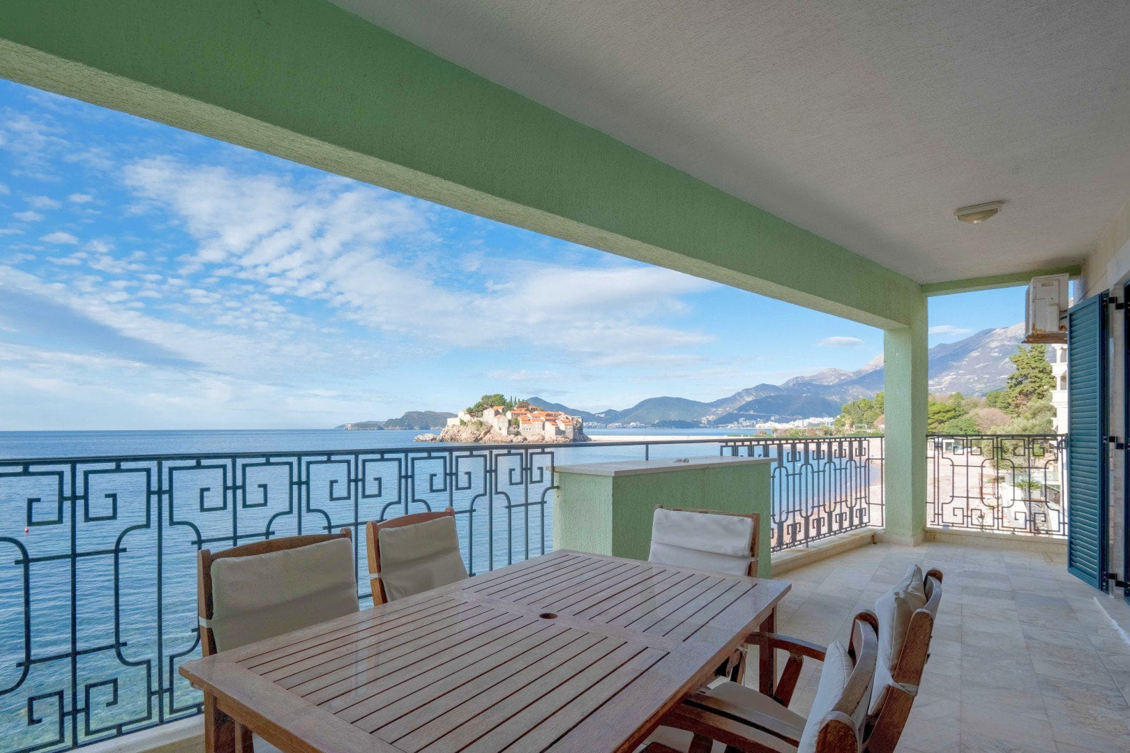 1 waterside 3bdr apartment Sveti Stefan