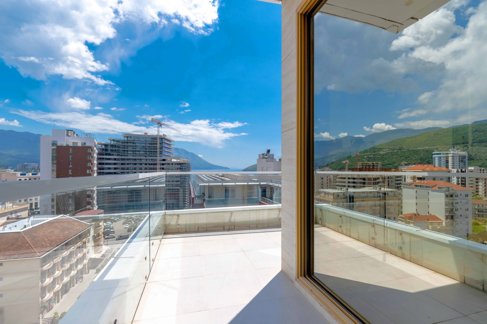 1 two bedroom exclusive apartment near the sea