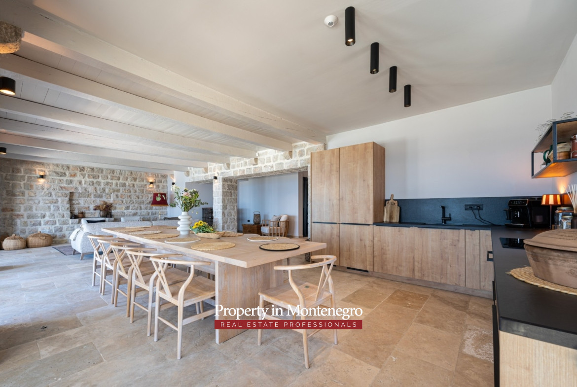 12 luxury renovated stone villa Drobni Pijesak