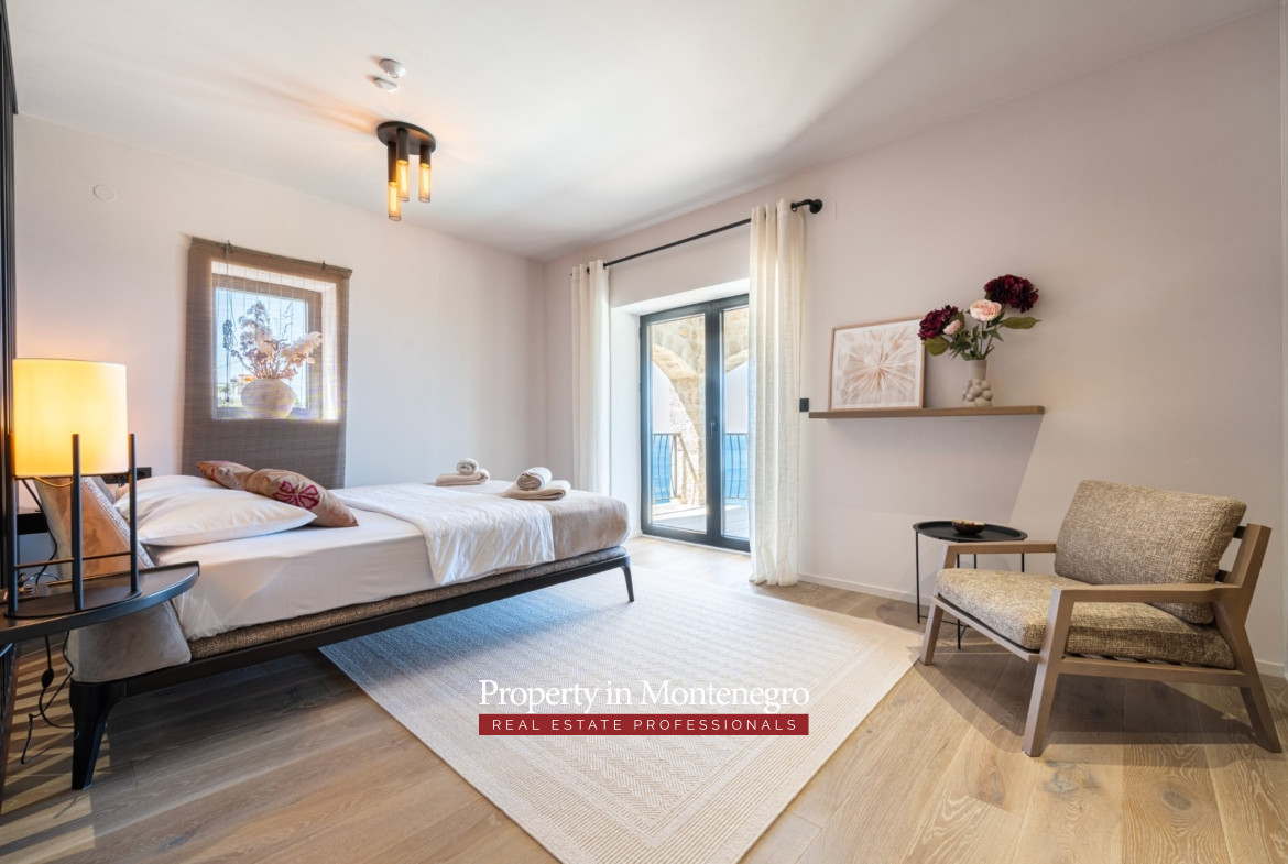 18 luxury renovated stone villa Drobni Pijesak
