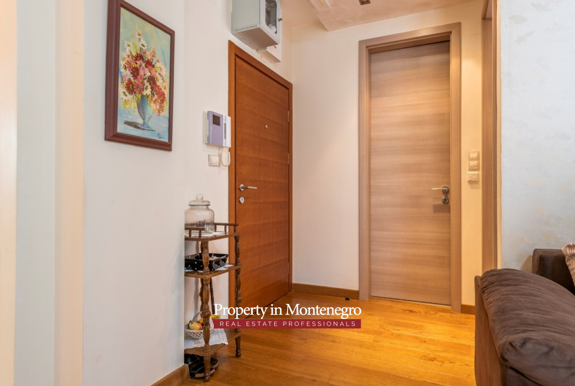 18 one bedroom seafront apartment in Petrovac