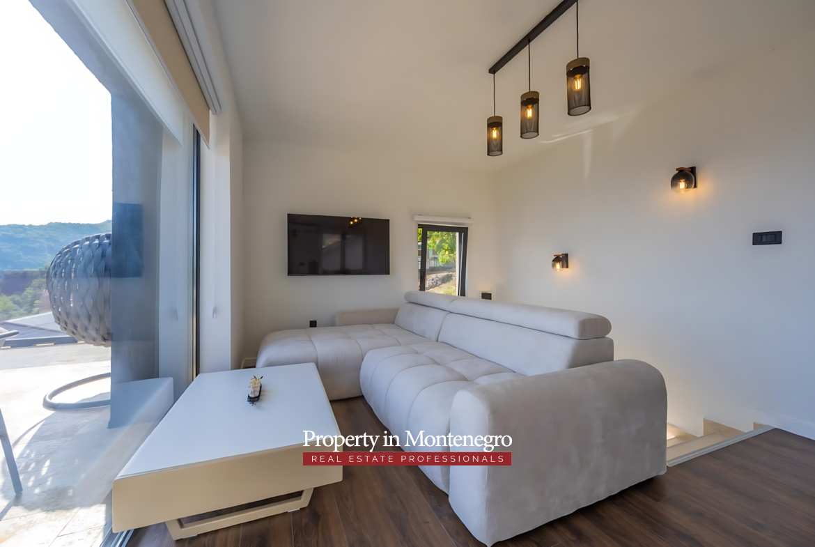19 8 bdr villa with a pool, Markovici, Budva