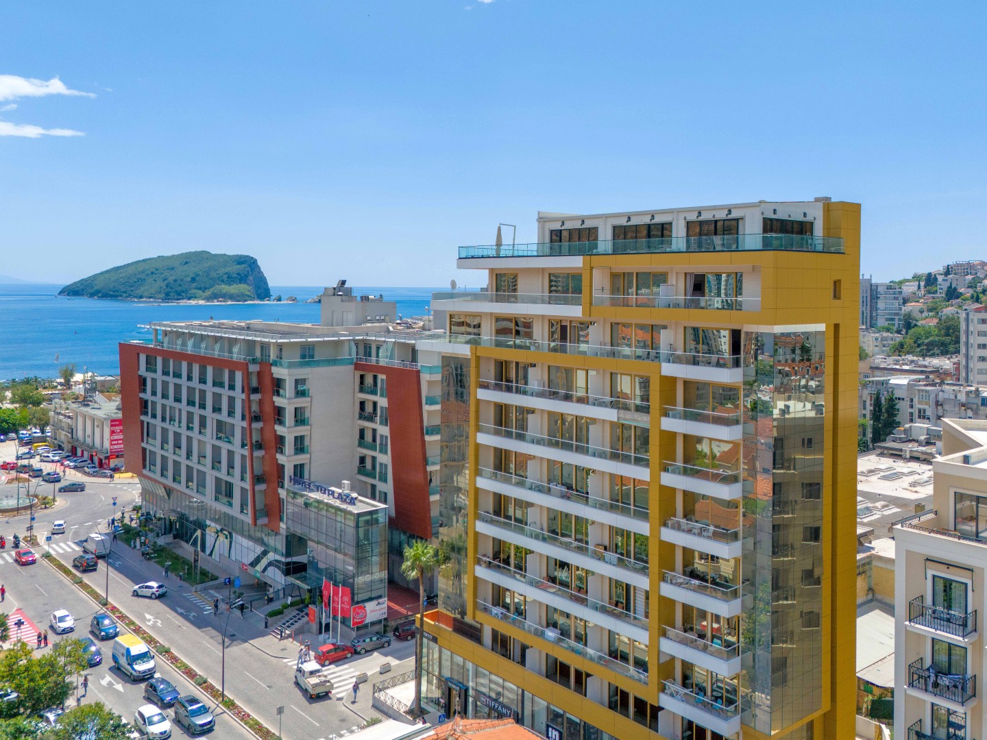 2 exclusive 2 bdr apartment near the sea