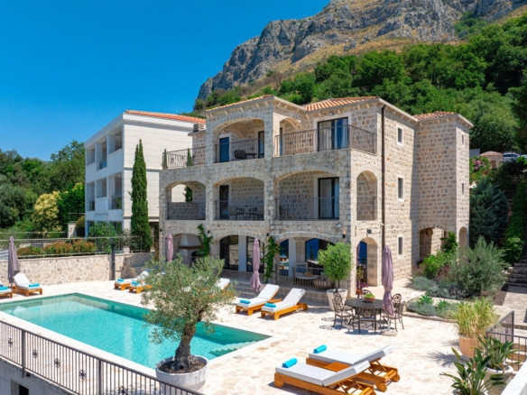2 luxury renovated stone villa Drobni Pijesak