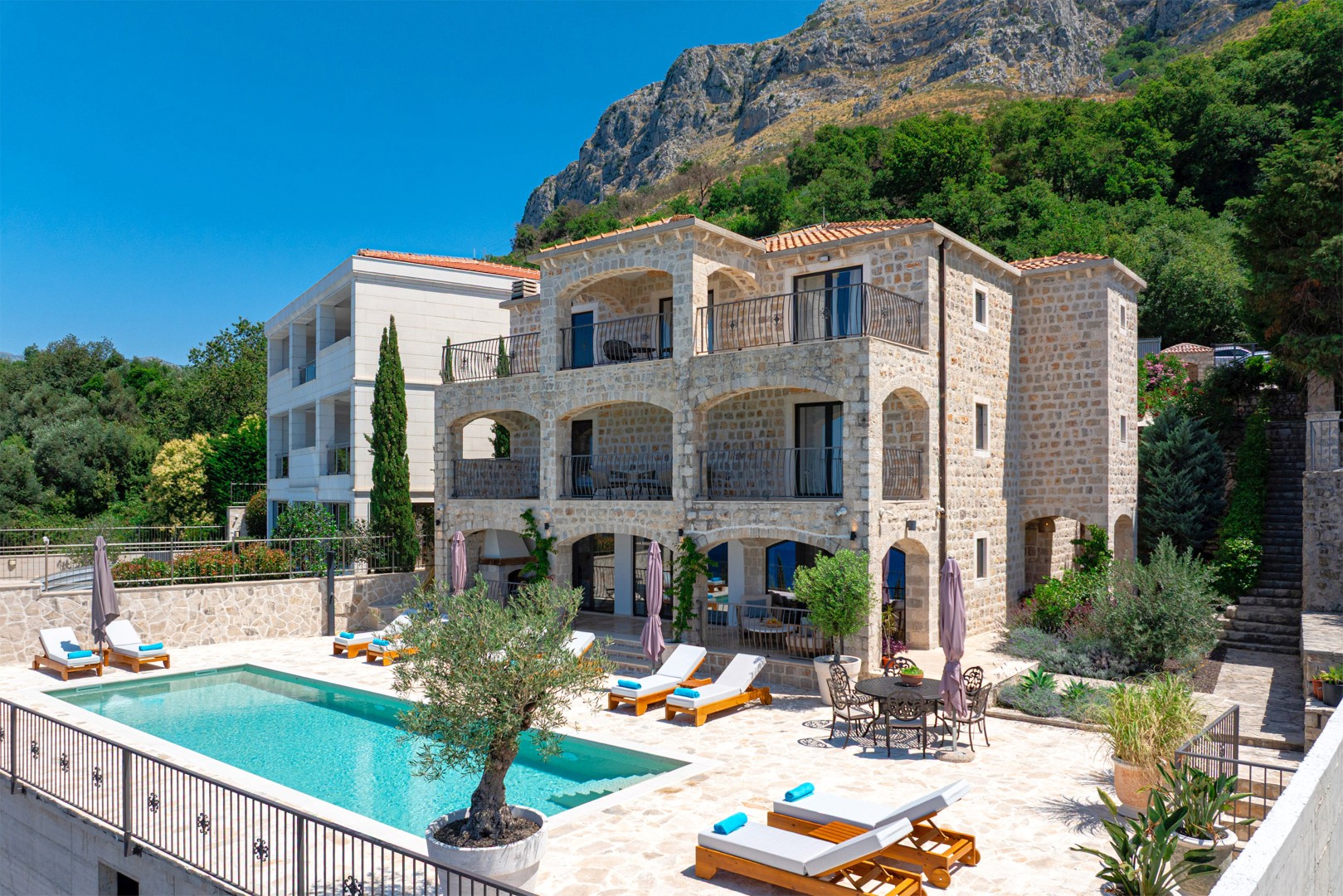 2 luxury renovated stone villa Drobni Pijesak