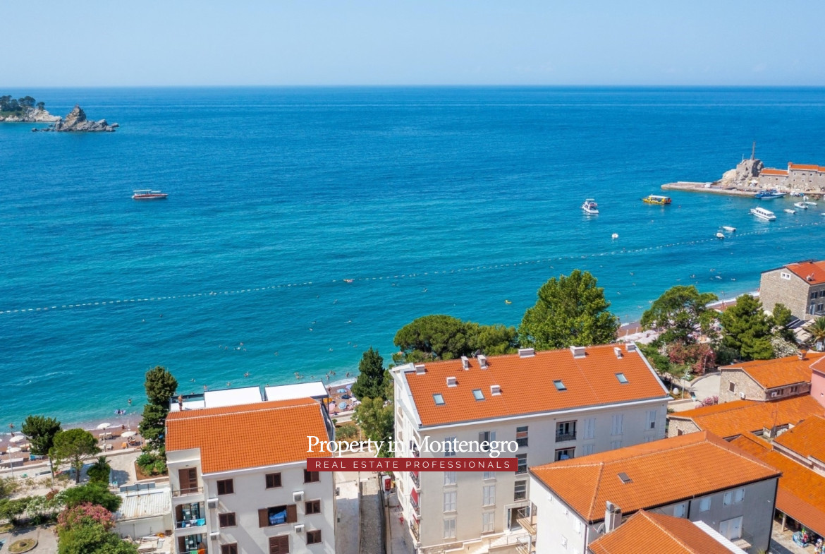 2 one bedroom seafront apartment in Petrovac