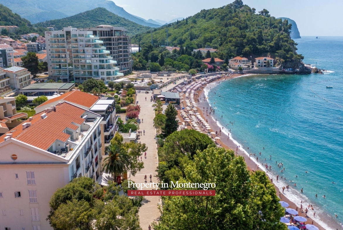 20 one bedroom seafront apartment in Petrovac