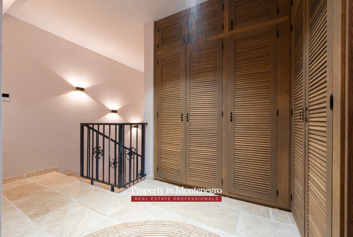 26 luxury renovated stone villa Drobni Pijesak