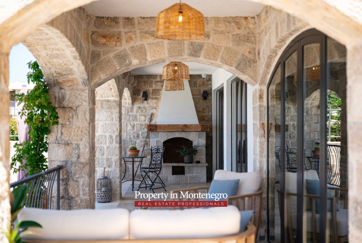 28 luxury renovated stone villa Drobni Pijesak