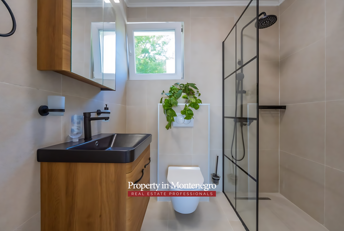 29 8 bdr villa with a pool, Markovici, Budva