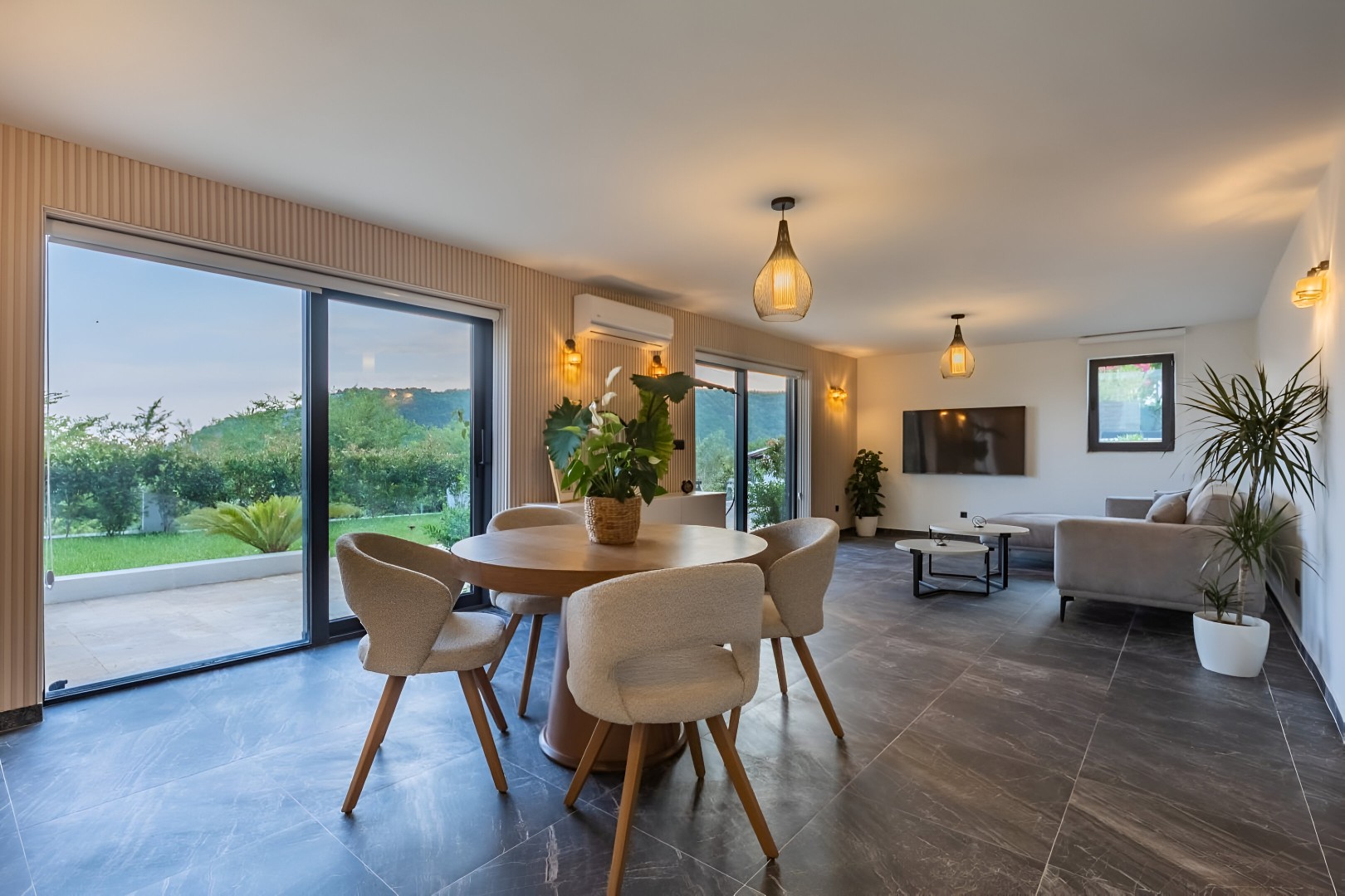 5 8 bdr villa with a pool, Markovici, Budva