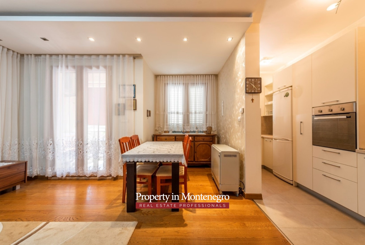 7 one bedroom seafront apartment in Petrovac
