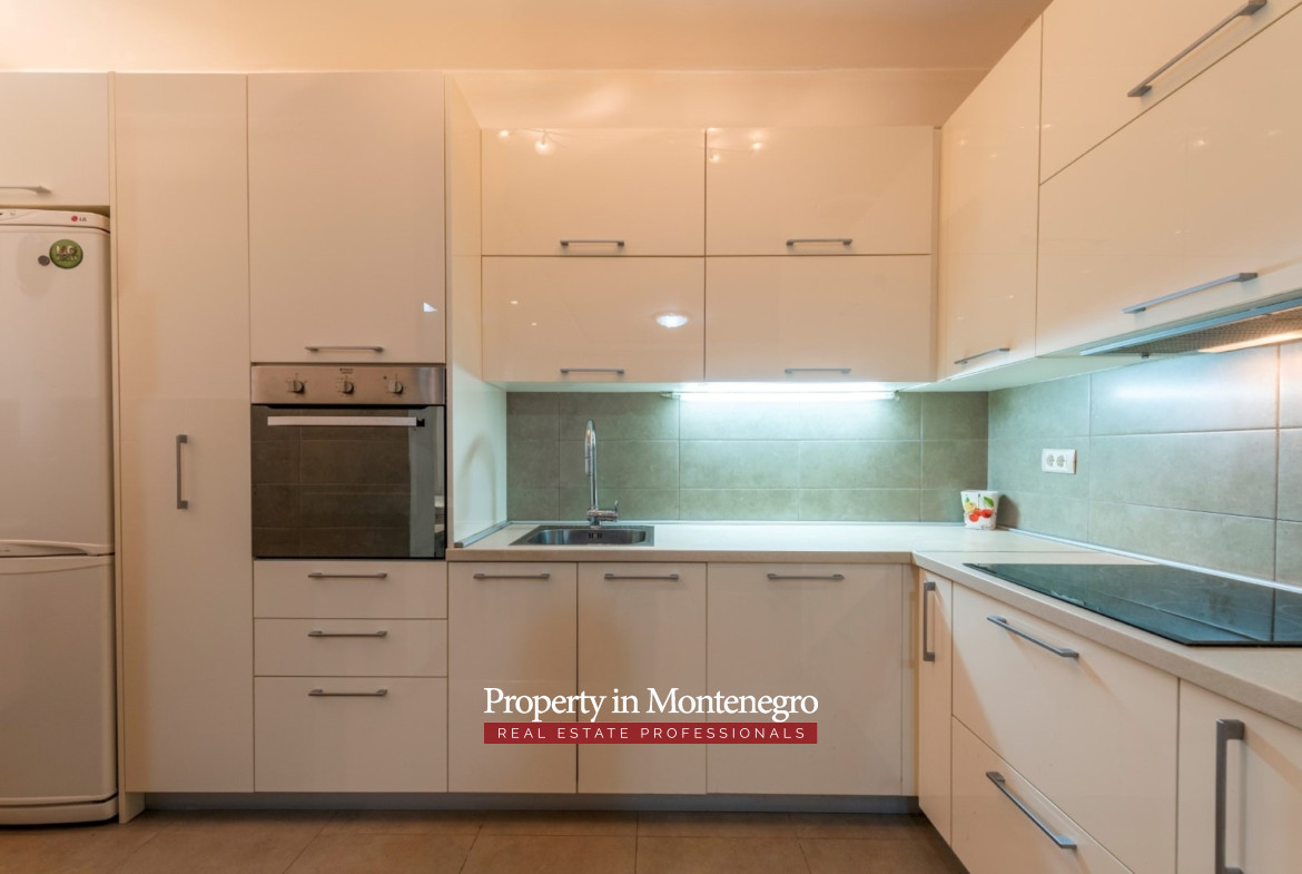 9 one bedroom seafront apartment in Petrovac