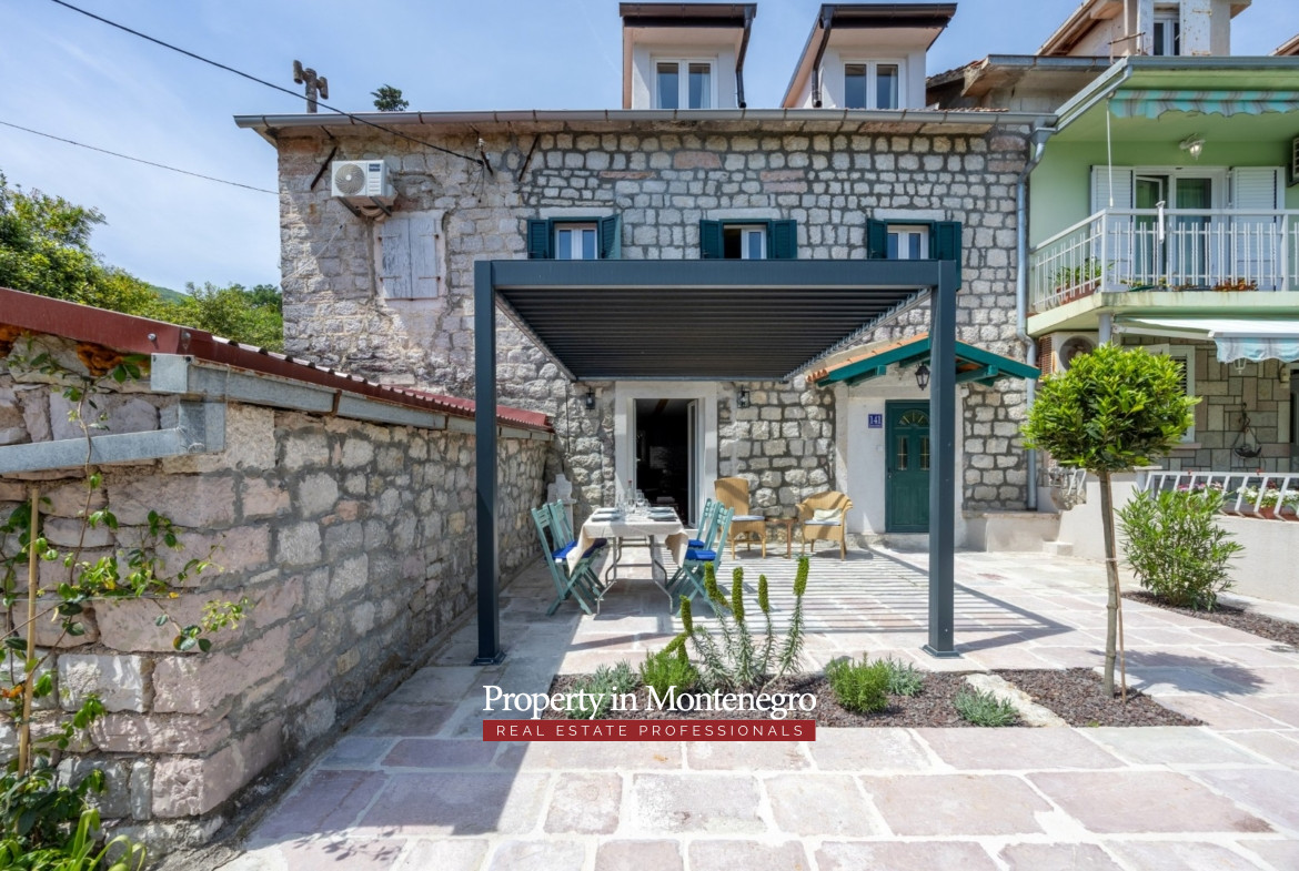 1 Kamenari stone villa