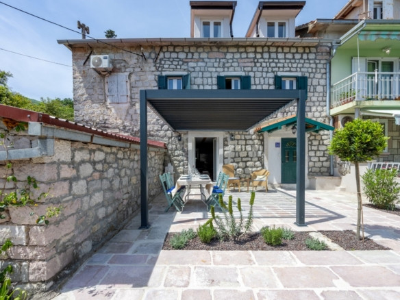 1 Kamenari stone villa