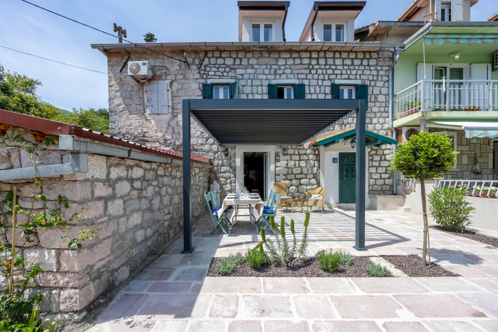 1 Kamenari stone villa