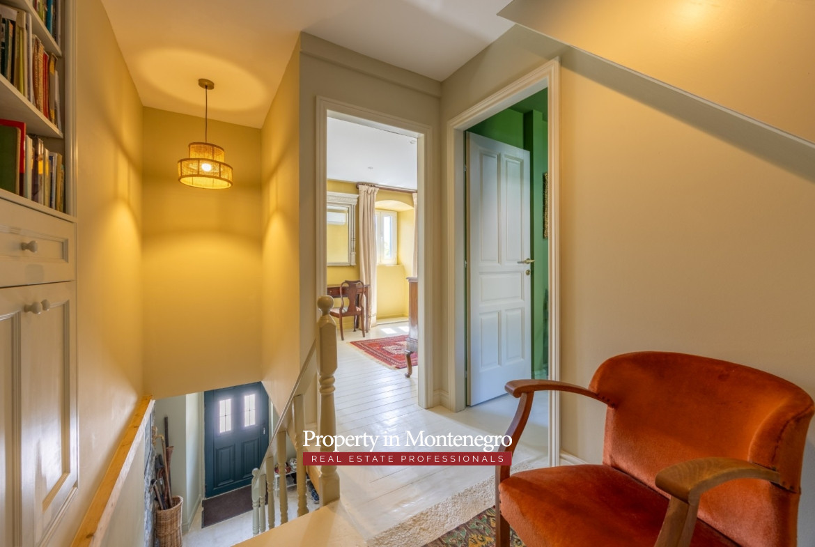 19 Kamenari stone villa