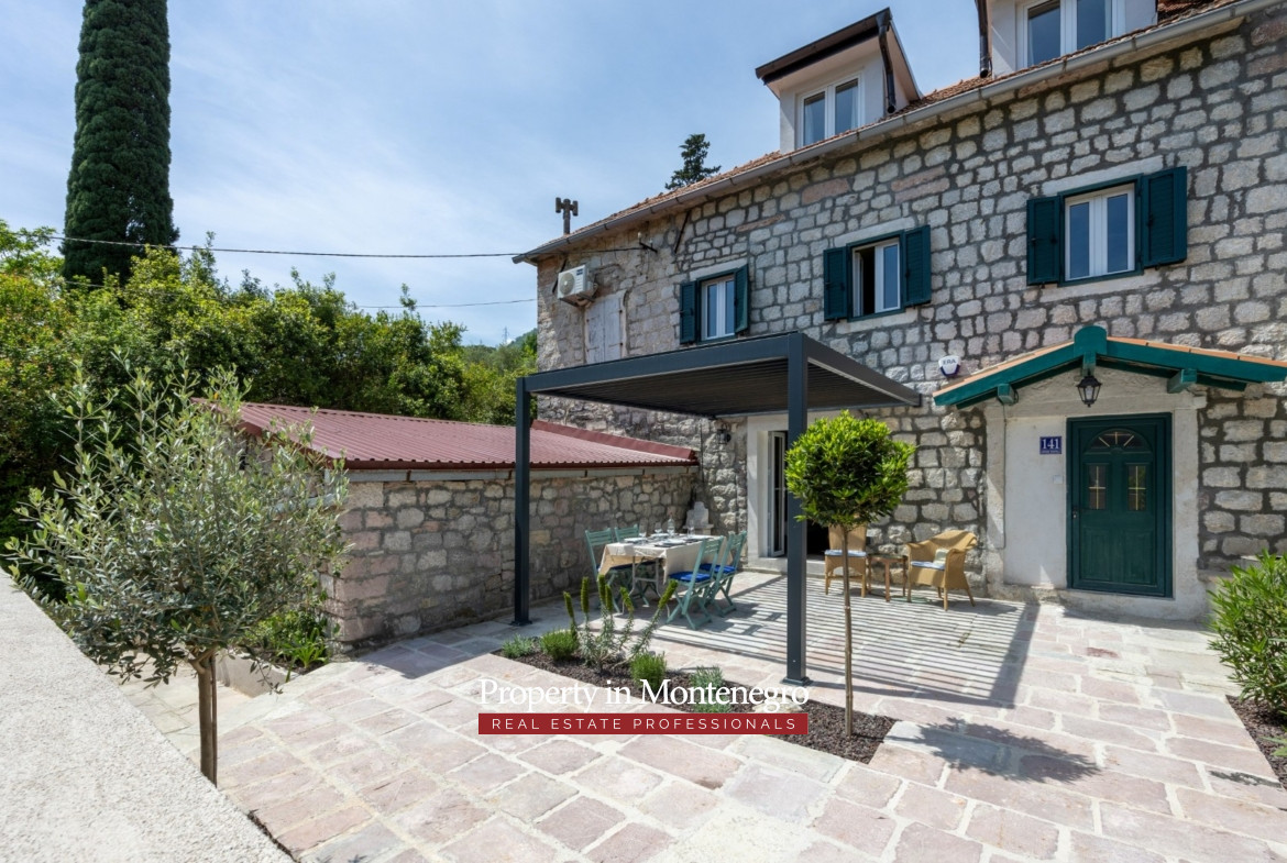 3 Kamenari stone villa