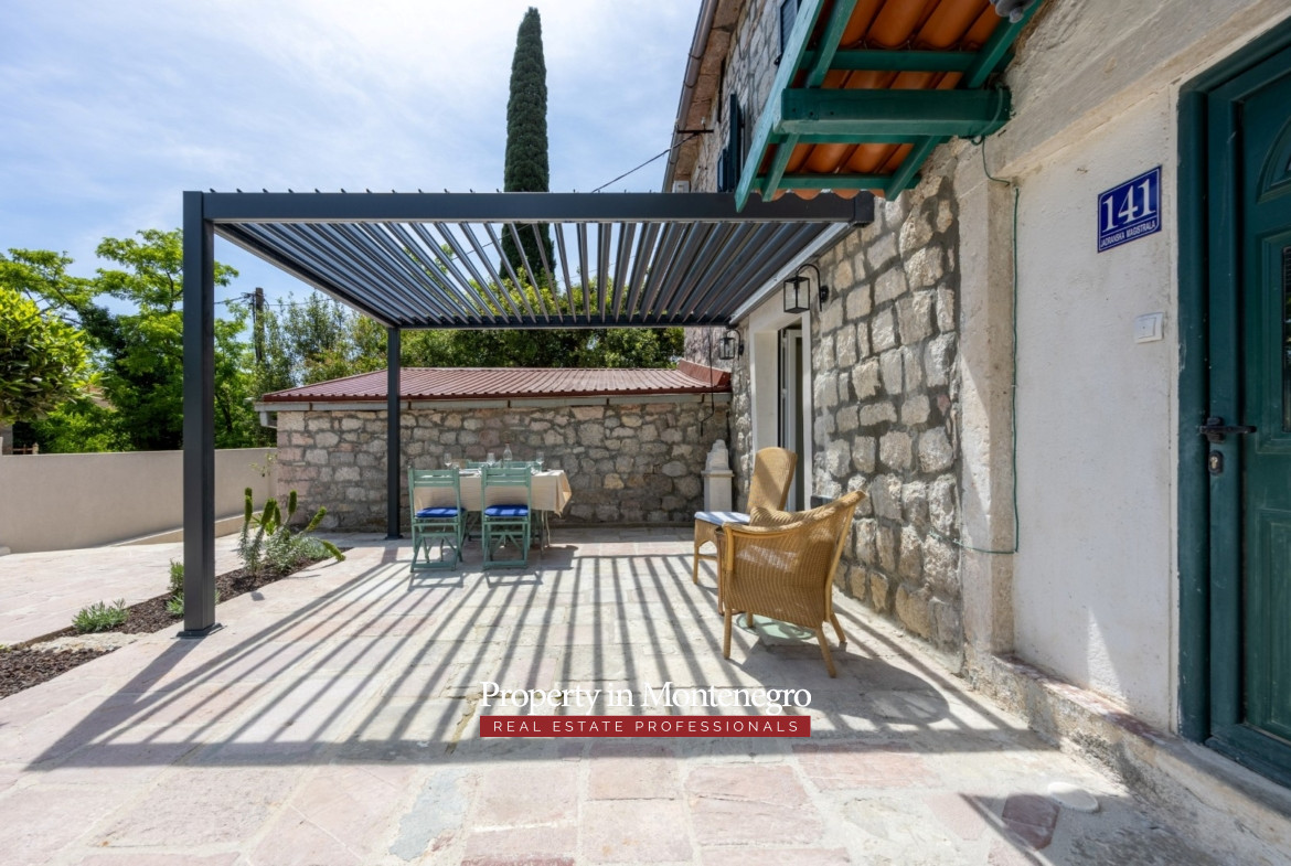 4 Kamenari stone villa