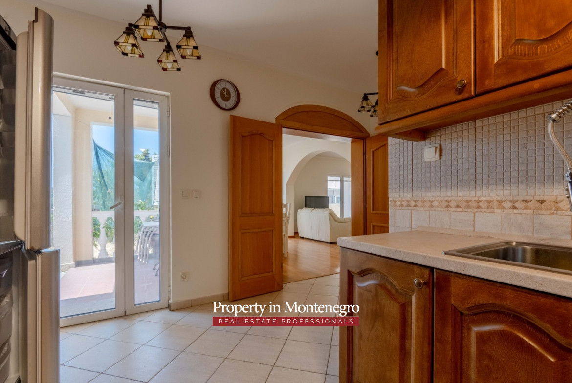 6 villa near the sea, Dobre Vode, Bar