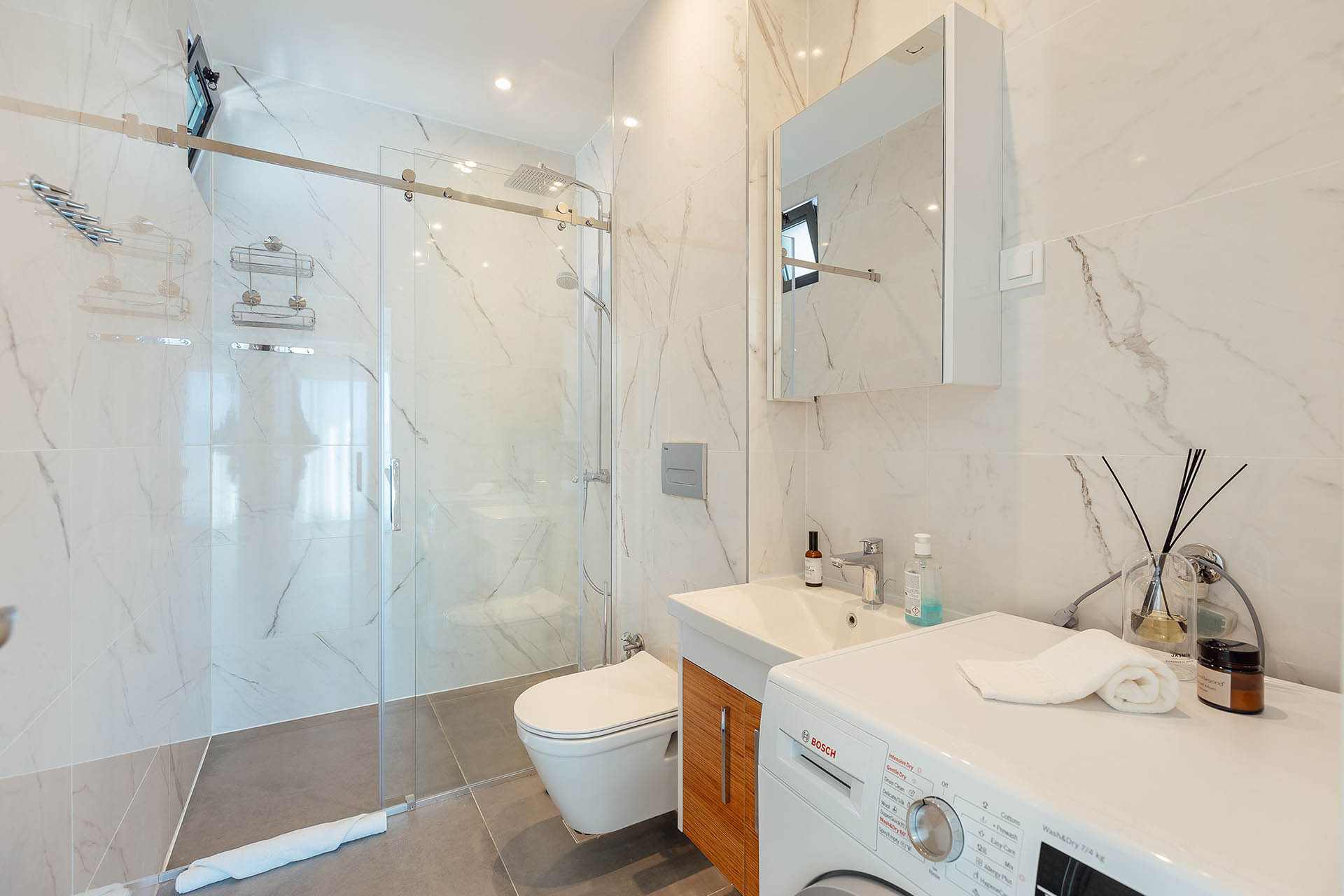 12 - luxury one bedroom apartment with a garage