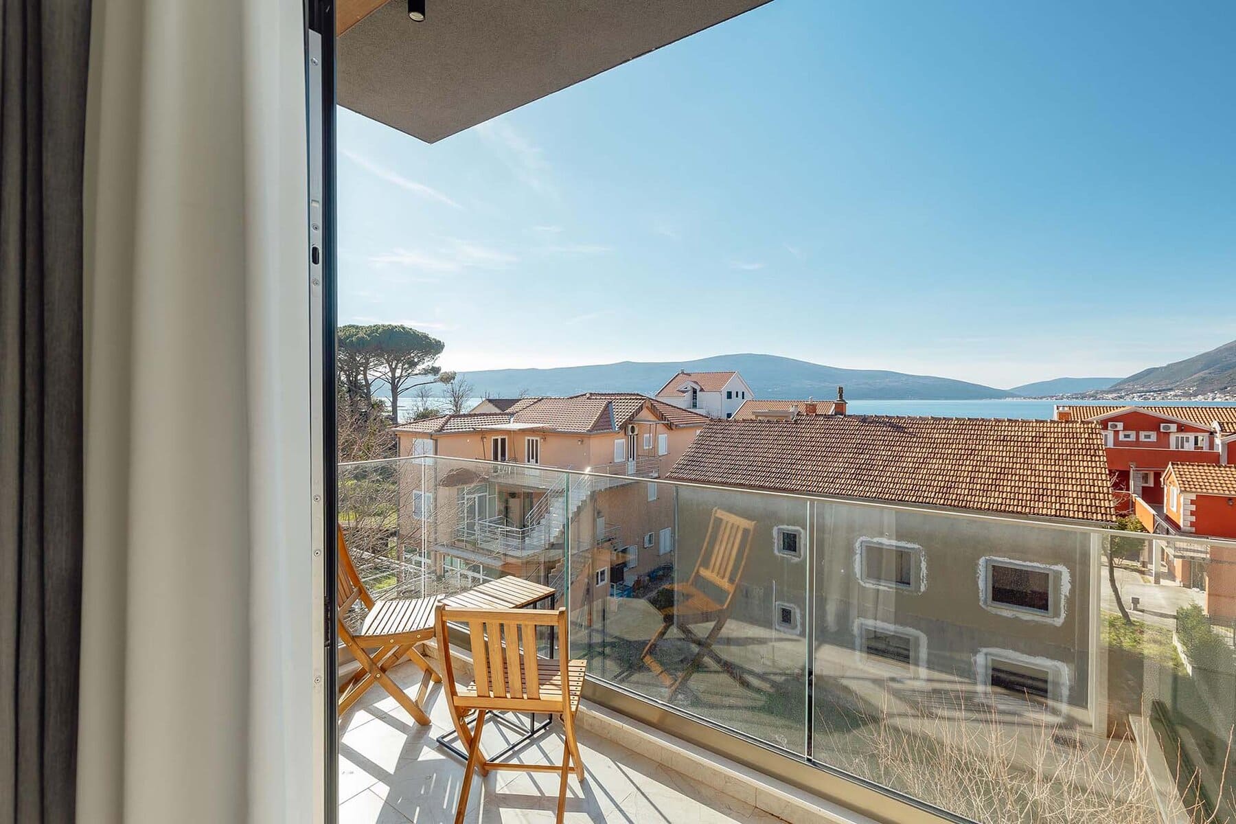 13 - luxury one bedroom apartment with a garage