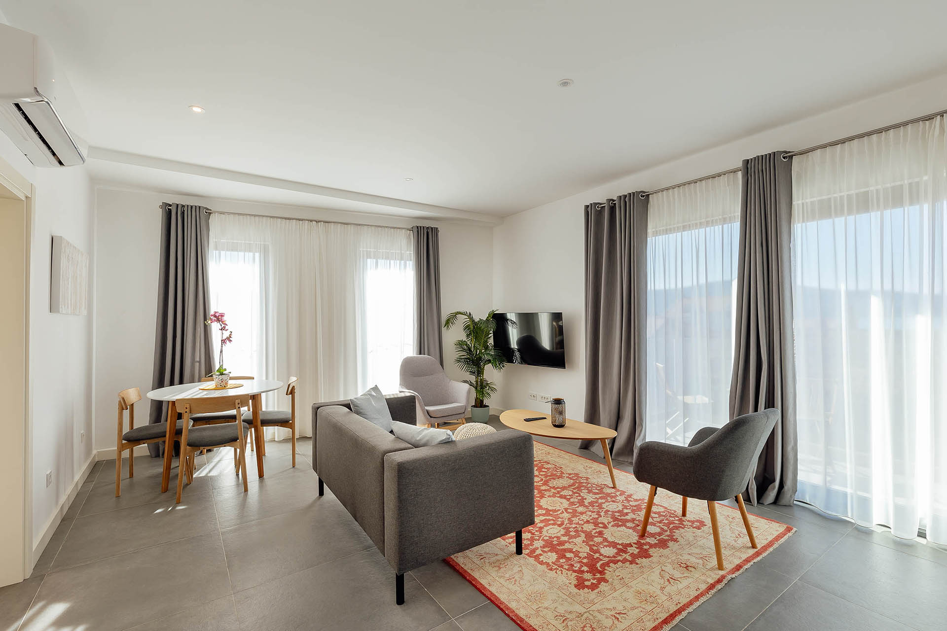 5 - luxury one bedroom apartment with a garage