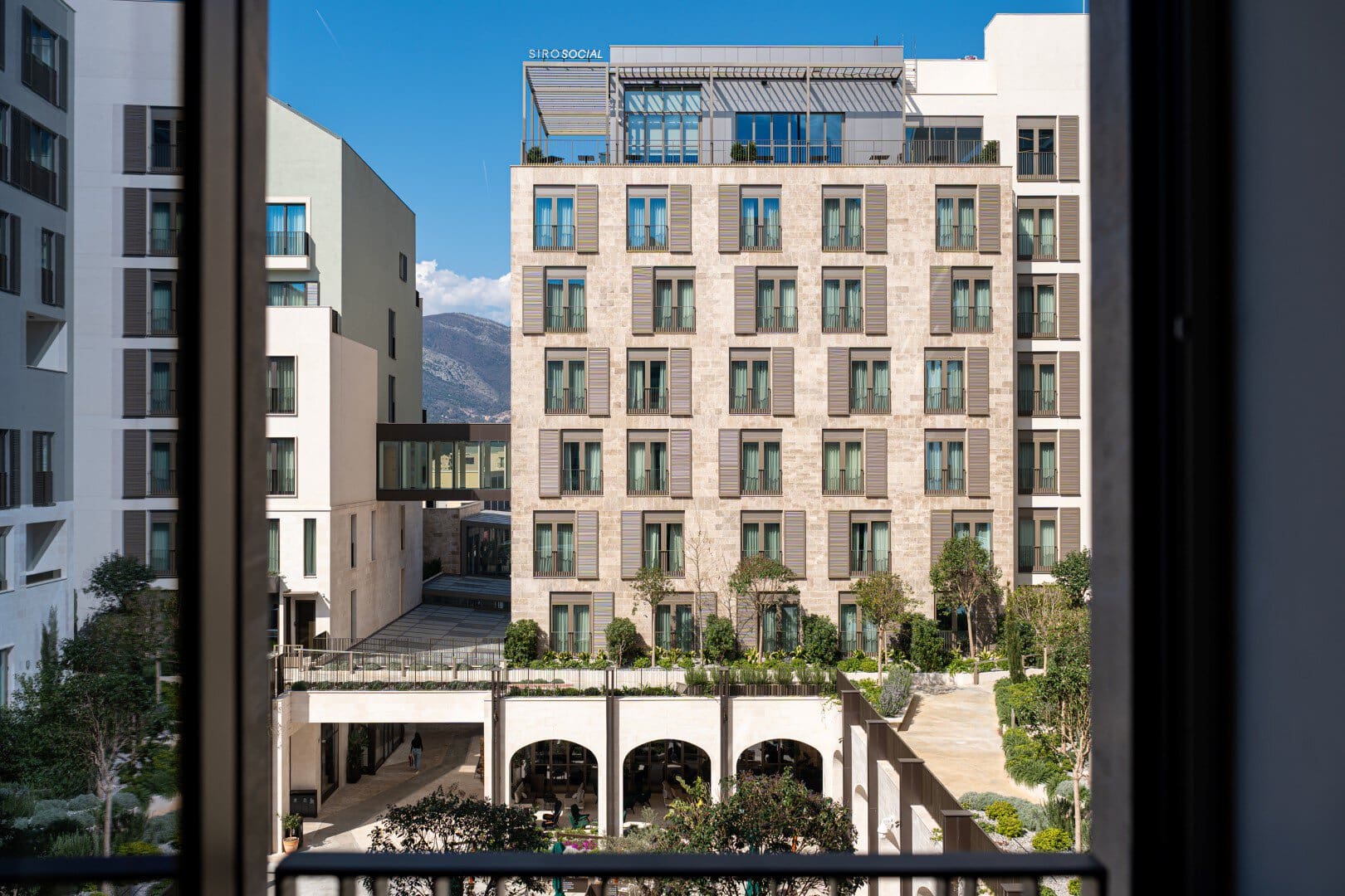 Luxury 2 bed apartment 15