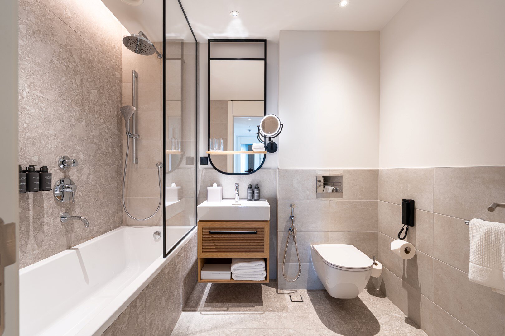 Luxury 2 bed apartment 20