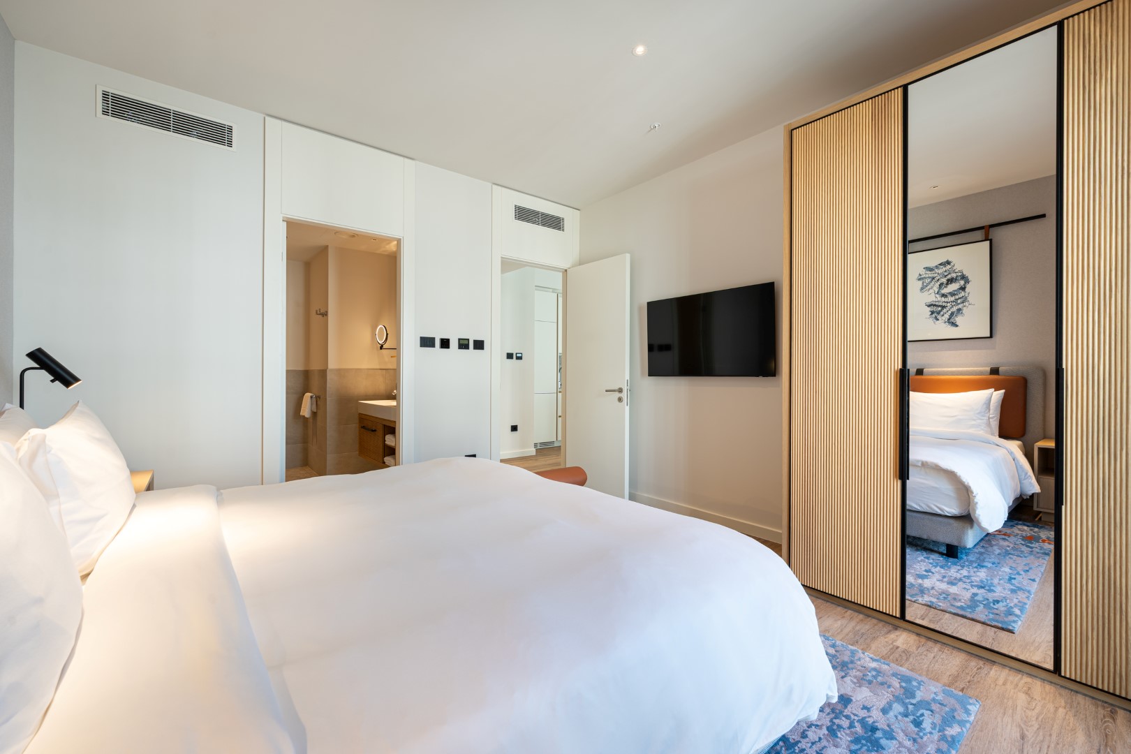 Luxury 2 bed apartment 24