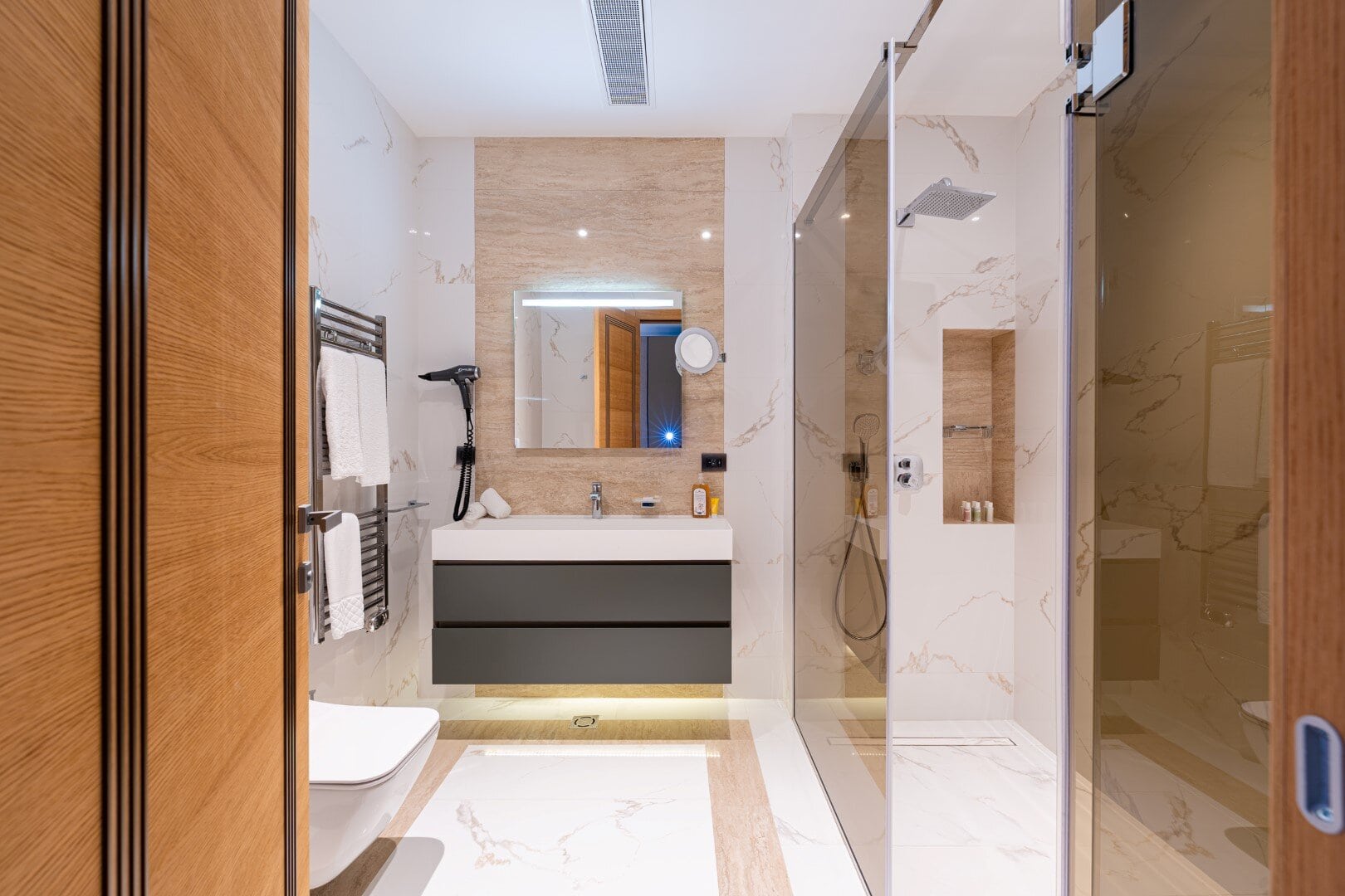 Luxury 5 bed apartment in Tivat 39