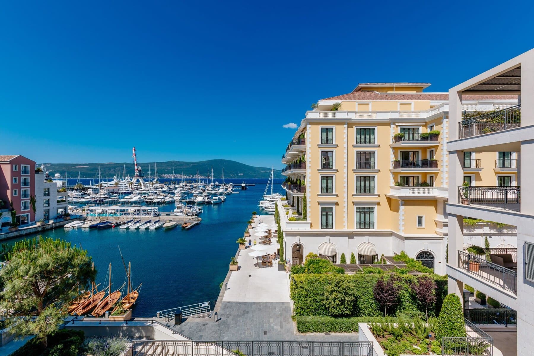 1 - Tivat, Porto Montenegro – four-bedroom apartment with open sea view, Tara building-min
